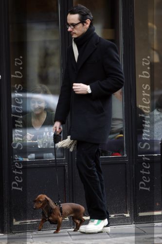 Amsterdam 12 februari 2007
Rolf van Viktor en Rolf wandelend met zijn hond.
