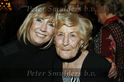 Amsterdam 6 februari 2007
Willeke Alberti tijdens laatste show in Carre. Willeke krijgt hoge onderscheiding van de stad Amsterdam. Willeke met moeder Ria Alberti