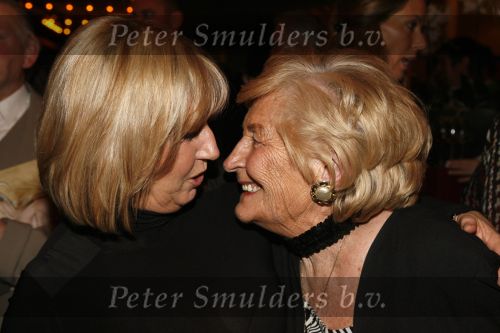 Amsterdam 6 februari 2007
Willeke Alberti tijdens laatste show in Carre. Willeke krijgt hoge onderscheiding van de stad Amsterdam. Willeke met moeder Ria Alberti