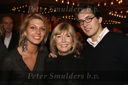 Amsterdam 6 februari 2007
Willeke Alberti tijdens laatste show in Carre. Willeke krijgt hoge onderscheiding van de stad Amsterdam. Willeke met Kai Lerby en schoondochter