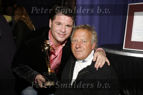 Uitgeest 17 januari 2007
Feest Henk Geels in Bobs saloon. Wolter Kroes met Koos Alberts