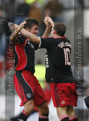 Eindhoven, 18 Maart 2007 Kompetitiewedstrijd PSV-AJAX, eindstand 1-5 Seizoen 2006/2007
Zdenek Grygera is blij en vier dit met Wesley Sneijder