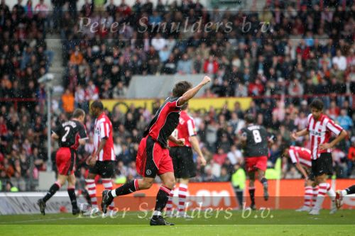 Eindhoven, 18 Maart 2007 Kompetitiewedstrijd PSV-AJAX, eindstand 1-5 Seizoen 2006/2007
Zdenek Grygera blij na de 0-1