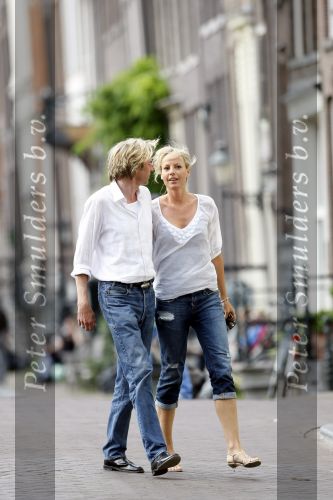 Amsterdam 2 juni 2009
Adam Curry met zijn nieuwe vriendin Micky Hoogendijk verliefd in Amsterdam.
Peter Smulders bv