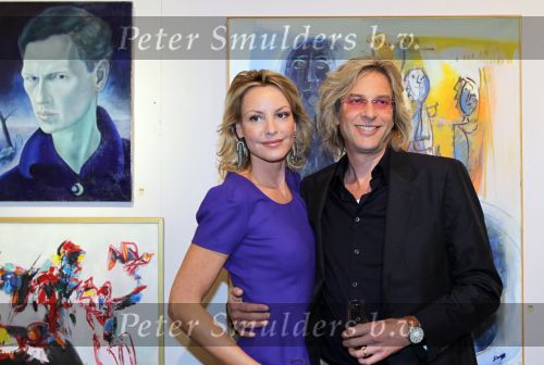Amsterdam, 3 Maart 2010
Adam Curry en Mickey Hoogendijk nij Christie\'s Veilinghuis bij de schilderijen van haar stiefvader Roelof Frankot
Foto Peter Smulders BV