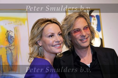 Amsterdam, 3 Maart 2010
Adam Curry en Mickey Hoogendijk nij Christie\'s Veilinghuis bij de schilderijen van haar stiefvader Roelof Frankot
Foto Peter Smulders BV