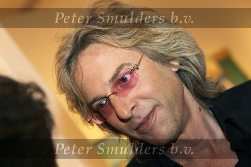 Amsterdam, 3 Maart 2010
Adam Curry en Mickey Hoogendijk nij Christie\'s Veilinghuis bij de schilderijen van haar stiefvader Roelof Frankot
Foto Peter Smulders BV