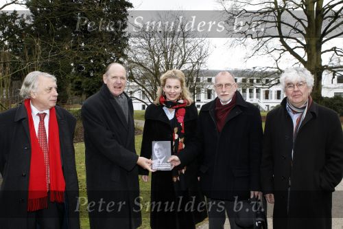 Soestdijk 8 maart 2010
Presentatie boek Annejet v Zijl over prins Bernhard op paleis soestdijk. Cees Fasseur Hans Blom Geert Mak en Philip Freriks zijn aanwezig om het boek te bespreken.
Peter Smulders bv