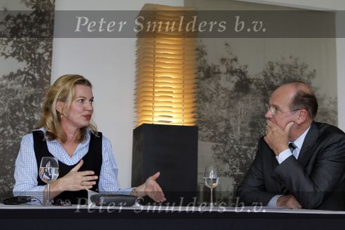 Soestdijk 8 maart 2010
Presentatie boek Annejet v Zijl over prins Bernhard op paleis soestdijk. Cees Fasseur Hans Blom Geert Mak en Philip Freriks zijn aanwezig om het boek te bespreken.
Peter Smulders bv