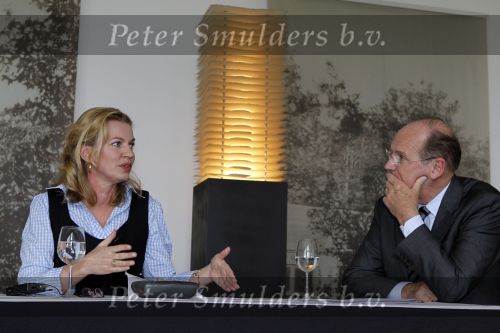 Soestdijk 8 maart 2010
Presentatie boek Annejet v Zijl over prins Bernhard op paleis soestdijk. Cees Fasseur Hans Blom Geert Mak en Philip Freriks zijn aanwezig om het boek te bespreken.
Peter Smulders bv