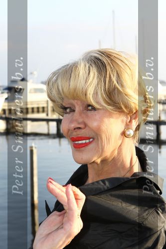 Oud Loosdrecht, 11 Maart 2010
Receptie t.g.v. 50 jaar artiest zijn van Anneke Gronloh
Anneke Gronloh
Foto Peter Smulders BV