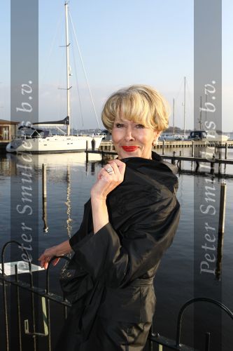 Oud Loosdrecht, 11 Maart 2010
Receptie t.g.v. 50 jaar artiest zijn van Anneke Gronloh
Anneke Gronloh
Foto Peter Smulders BV