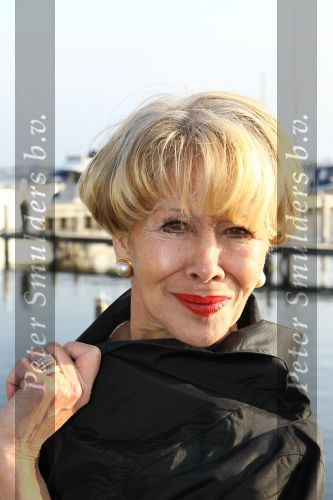 Oud Loosdrecht, 11 Maart 2010
Receptie t.g.v. 50 jaar artiest zijn van Anneke Gronloh
Anneke Gronloh
Foto Peter Smulders BV