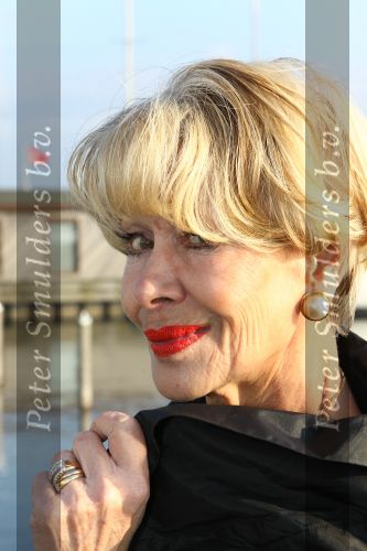 Oud Loosdrecht, 11 Maart 2010
Receptie t.g.v. 50 jaar artiest zijn van Anneke Gronloh
Anneke Gronloh
Foto Peter Smulders BV