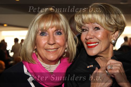 Oud Loosdrecht, 11 Maart 2010
Receptie t.g.v. 50 jaar artiest zijn van Anneke Gronloh
Anneke Gronloh met Willeke Alberti
Foto Peter Smulders BV