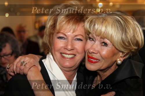 Oud Loosdrecht, 11 Maart 2010
Receptie t.g.v. 50 jaar artiest zijn van Anneke Gronloh
Anneke Gronloh met Ria Valk
Foto Peter Smulders BV