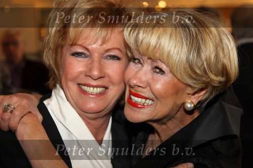 Oud Loosdrecht, 11 Maart 2010
Receptie t.g.v. 50 jaar artiest zijn van Anneke Gronloh
Anneke Gronloh met Ria Valk
Foto Peter Smulders BV