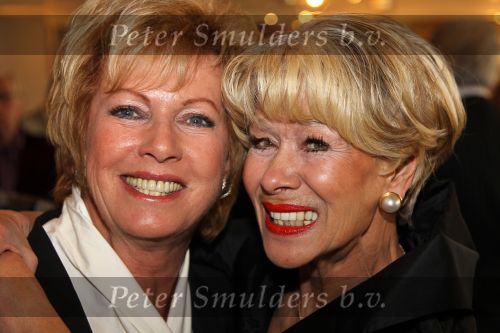 Oud Loosdrecht, 11 Maart 2010
Receptie t.g.v. 50 jaar artiest zijn van Anneke Gronloh
Anneke Gronloh met Ria Valk
Foto Peter Smulders BV