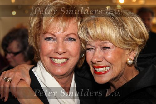 Oud Loosdrecht, 11 Maart 2010
Receptie t.g.v. 50 jaar artiest zijn van Anneke Gronloh
Anneke Gronloh met Ria Valk
Foto Peter Smulders BV