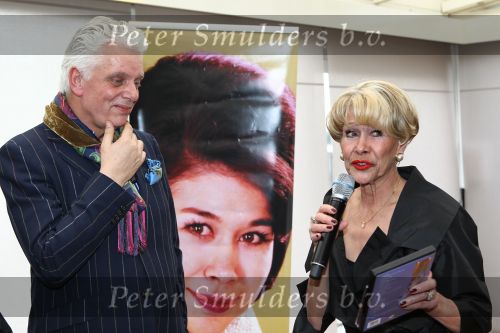 Oud Loosdrecht, 11 Maart 2010
Receptie t.g.v. 50 jaar artiest zijn van Anneke Gronloh
Anneke Gronloh met Jan Slagter van Omroep MAX
Foto Peter Smulders BV