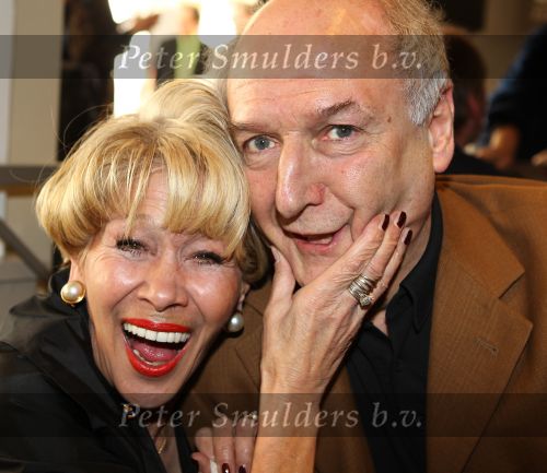 Oud Loosdrecht, 11 Maart 2010
Receptie t.g.v. 50 jaar artiest zijn van Anneke Gronloh
Anneke Gronloh met Peter Koelewijn
Foto Peter Smulders BV