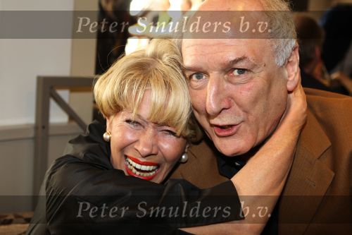 Oud Loosdrecht, 11 Maart 2010
Receptie t.g.v. 50 jaar artiest zijn van Anneke Gronloh
Anneke Gronloh met Peter Koelewijn
Foto Peter Smulders BV