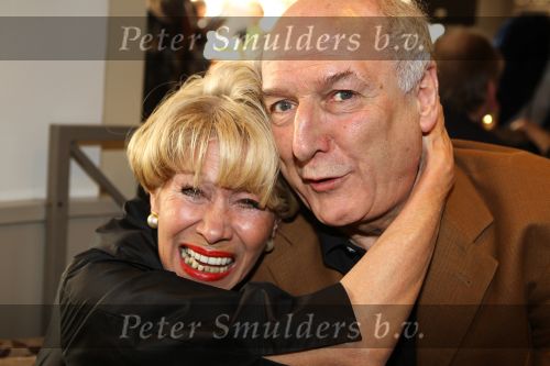 Oud Loosdrecht, 11 Maart 2010
Receptie t.g.v. 50 jaar artiest zijn van Anneke Gronloh
Anneke Gronloh met Peter Koelewijn
Foto Peter Smulders BV