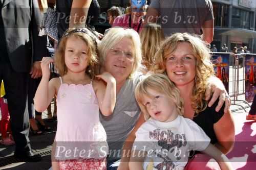 Amsterdam 4 juli 2009
Premiere van Mega Mindy in Tuschinski. Annette Barlo met Frank Timmer en zoon
Peter Smulders bv