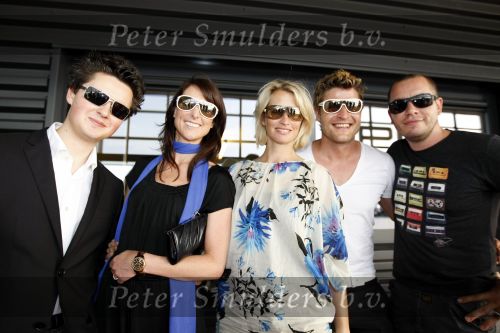 Heteren 29 juni 2009
Opening winkel bij porsche centrum Geldrland met div bn ers waaronder
Koert Jan de Bruijn Anouk Smulders Tom Sebastian  en Jeroen v Koningsbrugge.
Eigenaar van Porsche centrum is Mark Wegh.
Peter Smulders bv