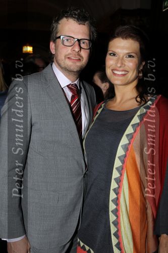 Haarlem 8 maart 2010
Premiere als de dood in de stadsschouwburg van haarlem. Anouk v Nes met man
Peter Smulders bv