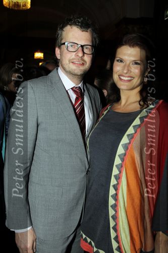 Haarlem 8 maart 2010
Premiere als de dood in de stadsschouwburg van haarlem. Anouk v Nes met man
Peter Smulders bv