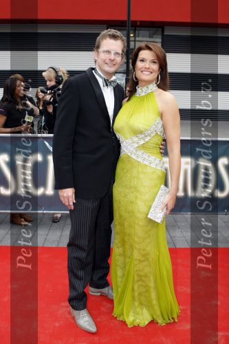 Hilversum 8 juni 2009
Uitreiking musical awards in studio 22. Anouk v Nes met haar man
Peter Smulders bv