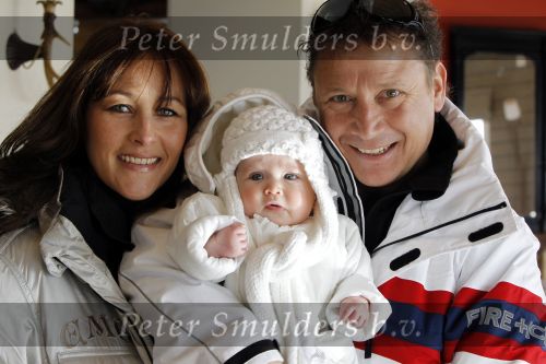 Blatten 23 februari 2010
Marco en Leontien Borsato op skivakantie met hun kinderen Luca Senna en Jada. Ook Armando Vanessa en Chiara Borsato zijn erbij . Moeder Mary was er ook bij.
Peter Smulders bv