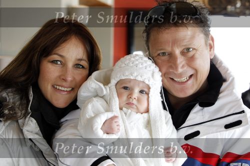 Blatten 23 februari 2010
Marco en Leontien Borsato op skivakantie met hun kinderen Luca Senna en Jada. Ook Armando Vanessa en Chiara Borsato zijn erbij . Moeder Mary was er ook bij.
Peter Smulders bv