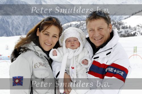 Blatten 23 februari 2010
Marco en Leontien Borsato op skivakantie met hun kinderen Luca Senna en Jada. Ook Armando Vanessa en Chiara Borsato zijn erbij . Moeder Mary was er ook bij.
Peter Smulders bv