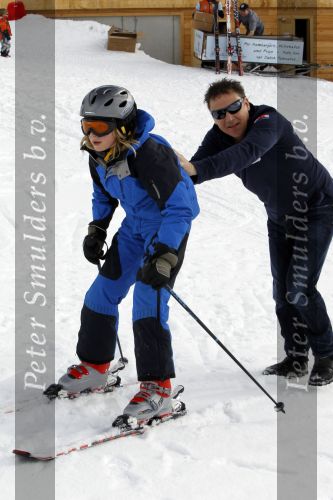 Blatten 23 februari 2010
Marco en Leontien Borsato op skivakantie met hun kinderen Luca Senna en Jada. Ook Armando Vanessa en Chiara Borsato zijn erbij . Moeder Mary was er ook bij.
Peter Smulders bv