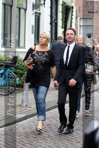 Amsterdam, 27 Juni 2009
Begrafenis Bolle Jan ( Jan Froger
Bartina Koeman en dochter Debbie Koeman
Foto Peter Smulders BV