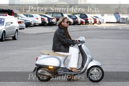 Amsterdam 3 juni 2009
Uitreiking van de glamour awards. bastiaan v Schaijk op vespa scooter
Peter Smulders bv