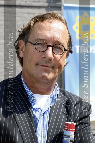 Hilversum 30 juni 2009
Feestje bij de Tros ivm record aantal leden van ruim 450.000. Bert Rendering
Peter Smuldrs bv