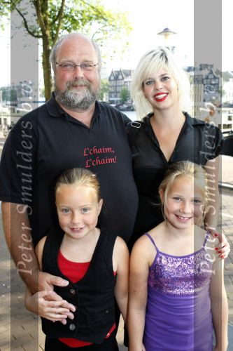 Amsterdam 6 augustus 2009
Premiere circus Stiletto in Carre. Bert Simhoffer met vrouw en kinderen
Peter Smulders bv