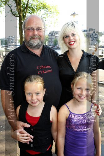 Amsterdam 6 augustus 2009
Premiere circus Stiletto in Carre. Bert Simhoffer met vrouw en kinderen
Peter Smulders bv
