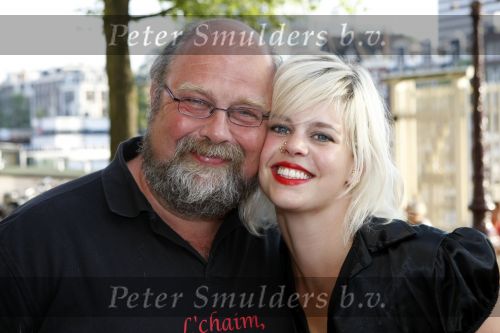 Amsterdam 6 augustus 2009
Premiere circus Stiletto in Carre. Bert Simhoffer met vrouw en kinderen
Peter Smulders bv