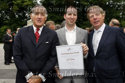 Breukelen 17 juni 2009
Haringparty op Neijenrode. Bob Toetenel met prijswinnaar
Peter Smulders bv