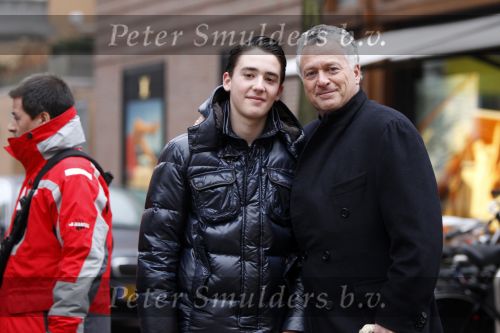 Amsterdam 6 februari 2010
Bram Moszkowicz aan het winkelen megt zijn zoon Nthan op de Pc hooftstraat.
Peter Smulders bv