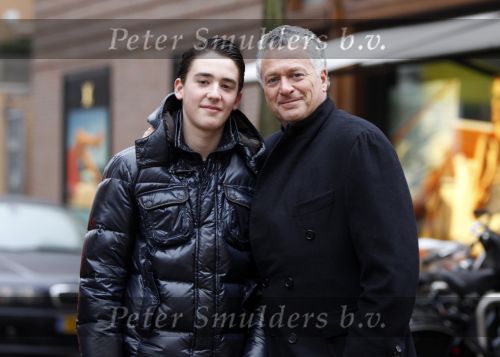 Amsterdam 6 februari 2010
Bram Moszkowicz aan het winkelen megt zijn zoon Nthan op de Pc hooftstraat.
Peter Smulders bv