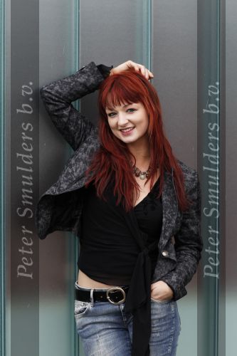 Almere 4 februari 2010
Brandi van popstars geeft zangles op school in Almere.
Peter Smulders bv
