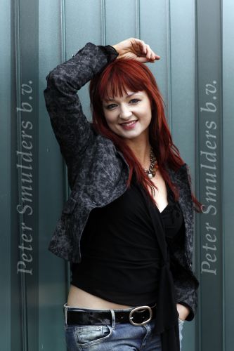 Almere 4 februari 2010
Brandi van popstars geeft zangles op school in Almere.
Peter Smulders bv
