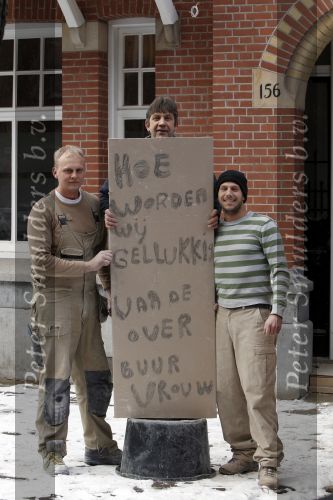 Amsterdam 11 februari 2010
De bouwvakkers tegenover het huis van Bridget Maasland brengen ode aan haar via een spanddoek.
Peter Smulders bv