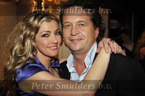 Uitgeest 18 januari 2010
Nieuwjaars feest van Henk Geels in Bobs Party saloon. Brigitte Nijman met vriend
Peter Smulders bv
