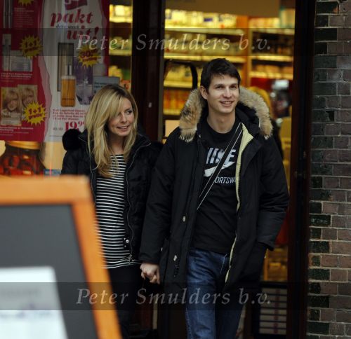 Amsterdam 6 februari 2010
Candy Dulfer met haar vriend op de cornelis schuytstraat.
Peter Smulders bv